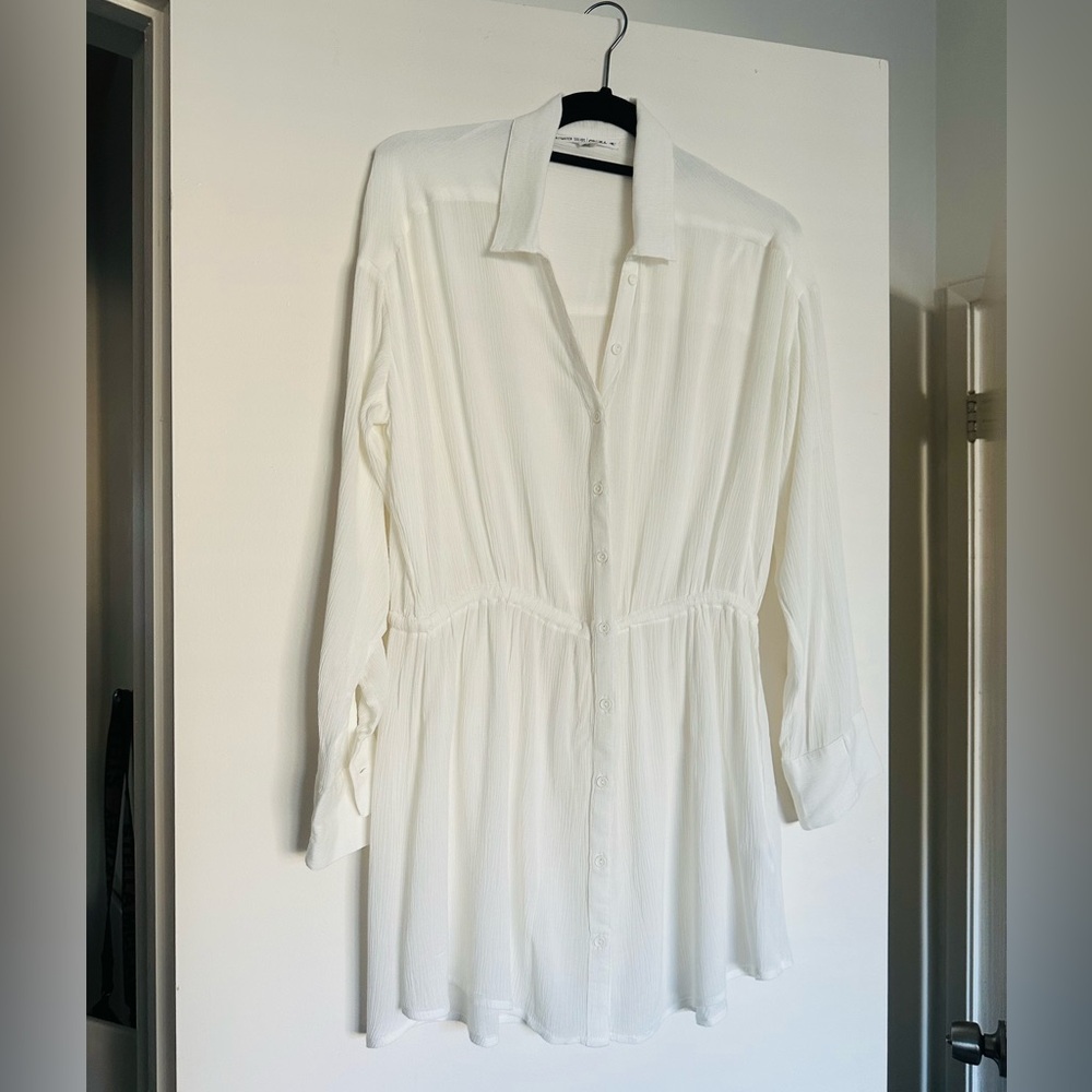 O'Neill White Fabric with Black Tag